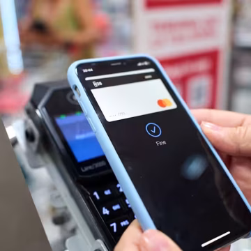 Apple set for UK legal fight over iPhone tap-to-pay rules